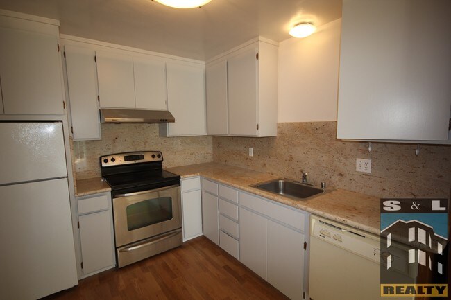 Building Photo - 172 Locksley Ave