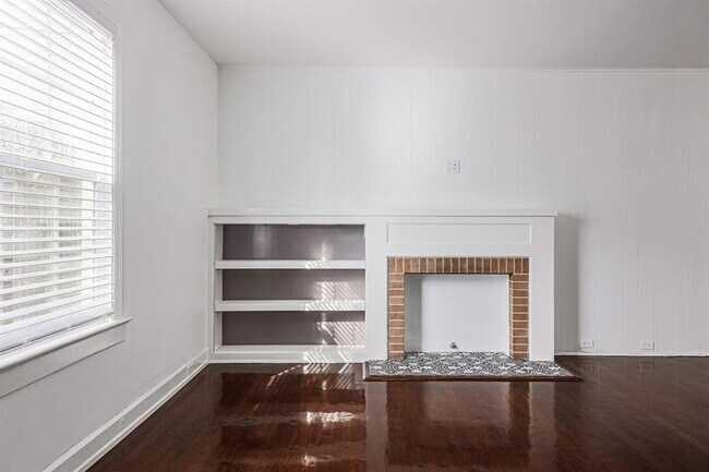 Building Photo - 804 W 31st St