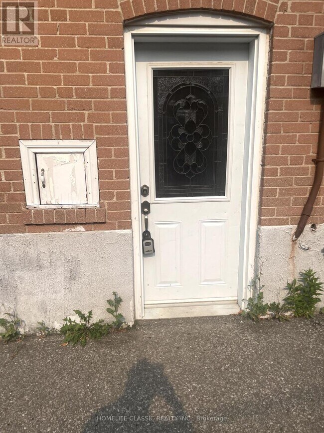 Building Photo - 31 Madawaska Ave