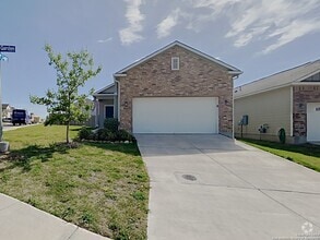 Building Photo - 4950 Hallies Gdn