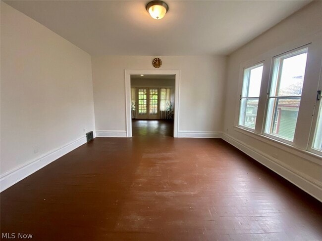 Building Photo - 400 Cloverdale Ave