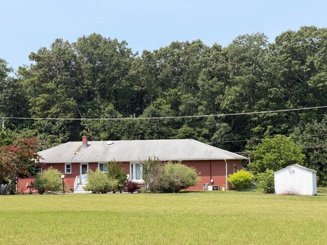 Foto del edificio - Move-In Ready 3-Bed, 2.5-Bath Home with a Beautiful Big Yard in Peaceful Jackson, NJ