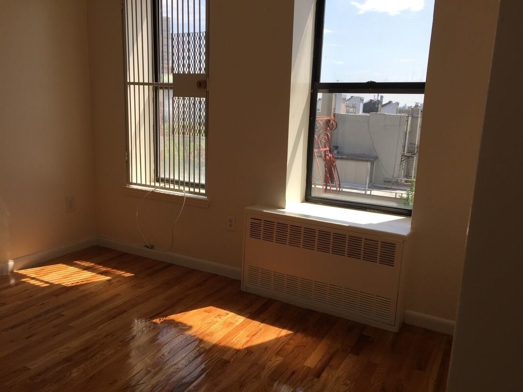 Primary Photo - 424 E 116th St