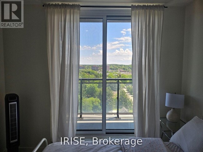 Photo du bâtiment - 128 King St N