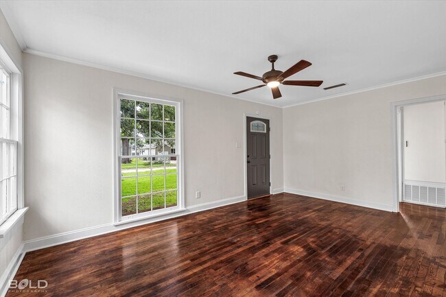 Foto del edificio - Remodeled...Ready for tenant!!!
