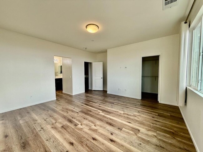 Building Photo - 5417 San Roberto