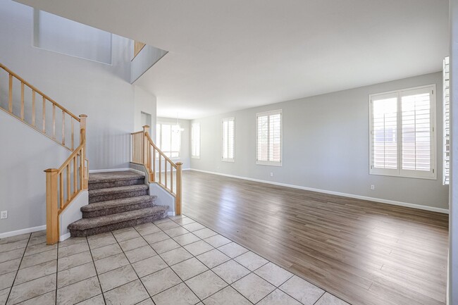 Building Photo - INCREDIBLE 5-BEDROOM 3 BATH, ALMOST 4000 S...