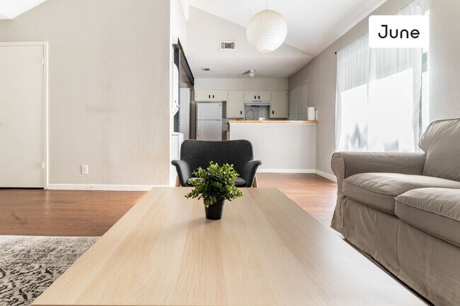 ROOM ONLY in 4-bed/2.0-bath Home - 4