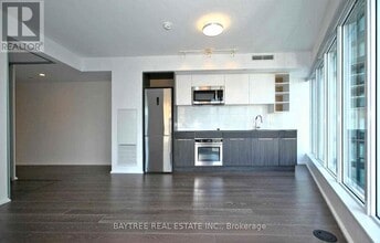 Building Photo - 68 Shuter St