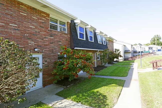 Town Homes - Briarcliff Manor Apartments and Townhomes