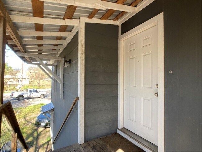 Foto del edificio - 3714 Clarkson Ave