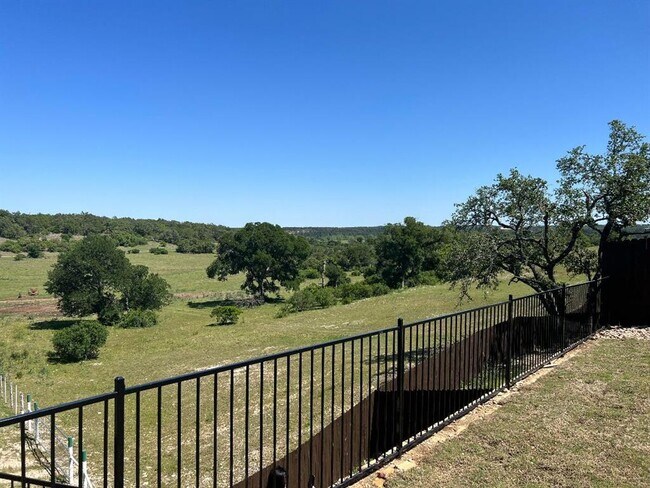 Foto del edificio - 2036 Centerline Ln