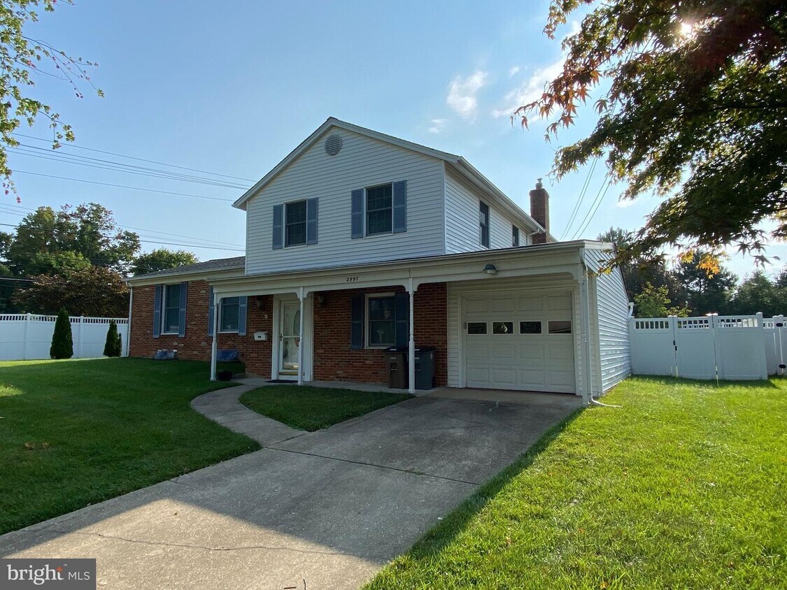 Primary Photo - 2997 Glenora Ln