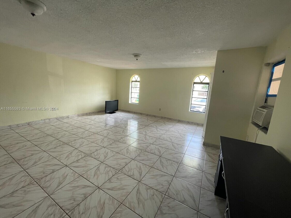 Foto principal - 137xx SW 32nd St