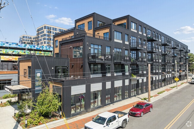 Building Photo - Horizon West