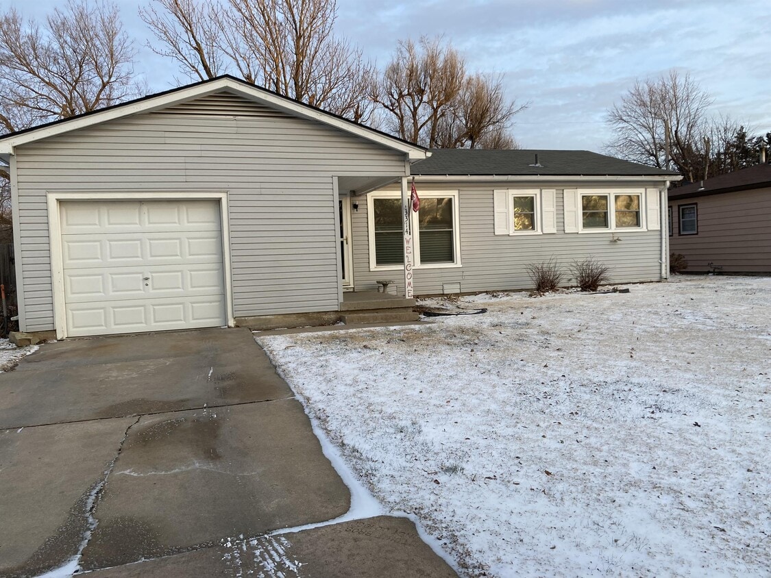 Primary Photo - 3314 S Custer Ave