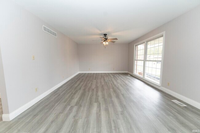 Foto del edificio - 7877 Marywood Dr