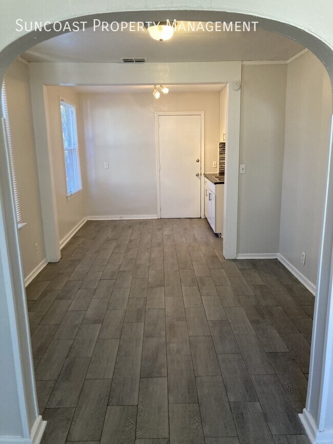 Foto del edificio - Freshly Updated 2BR/1BA Home In Jacksonvil...