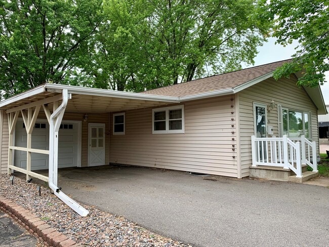 Garage-Front Entry - 816 S 21st Pl