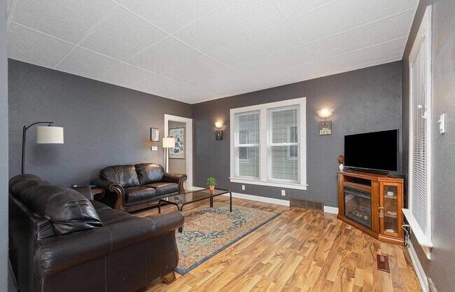 Foto del edificio - 2415 Tremont Ave