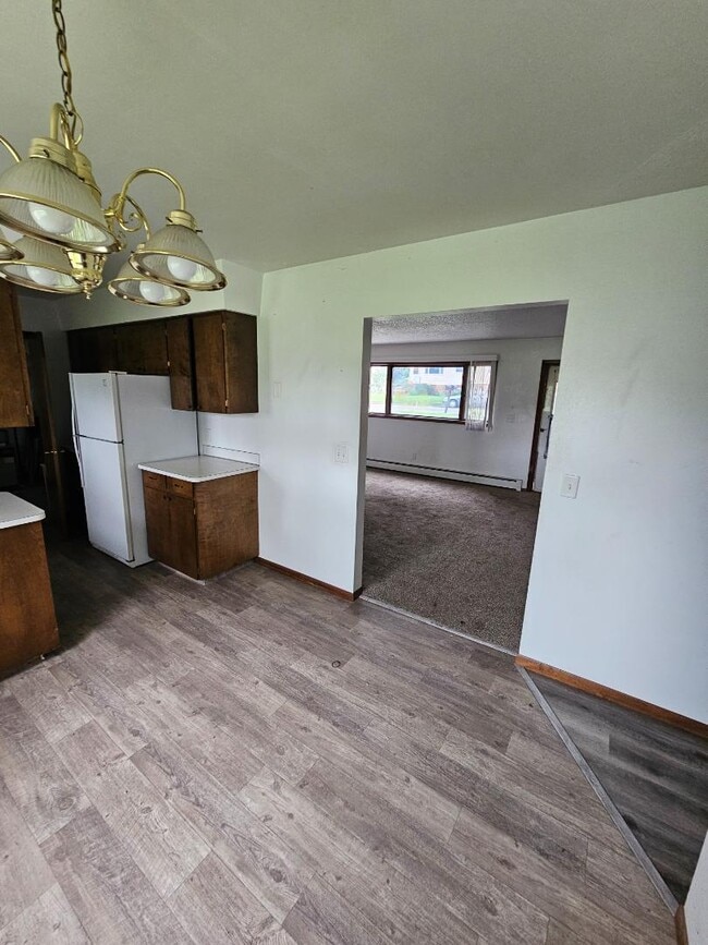 Building Photo - 808 W Sweet Ave