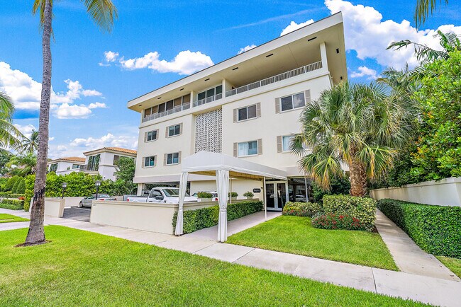 Foto del edificio - 227 Brazilian Ave