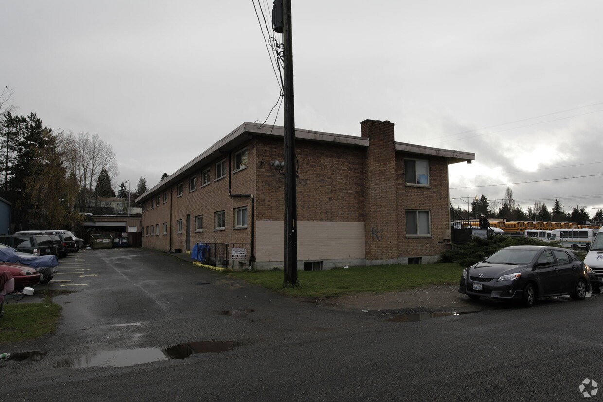 Foto del edificio - 3200 NE 137th St