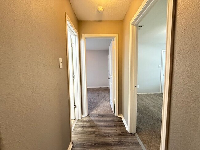 Building Photo - Nice 3 bedroom 2 Bath One Story Home..Avai...