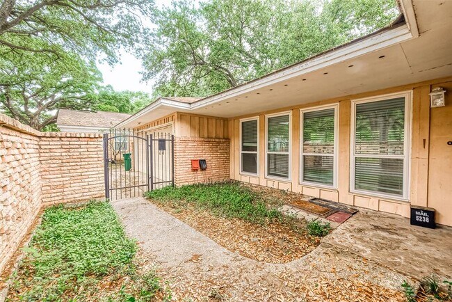 Foto del edificio - 5238 Beechnut St