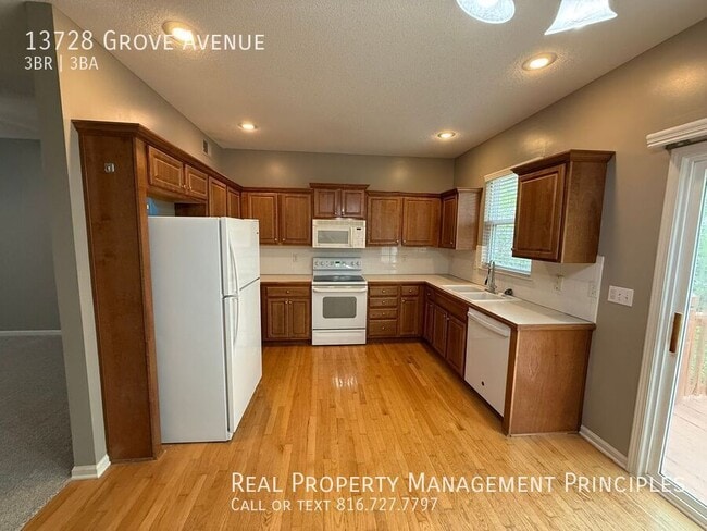 Building Photo - 13728 Grove Ave