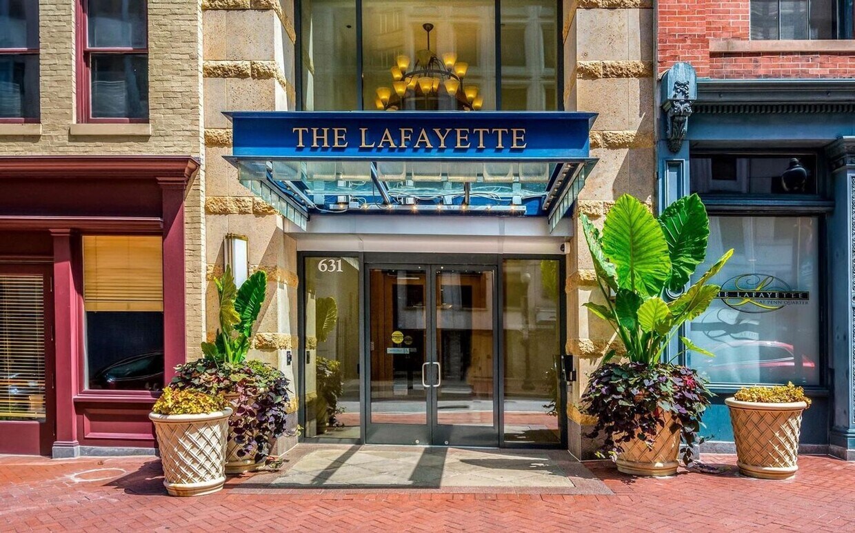 Foto principal - 2 Bedrooms | 2 Levels | 2 Full Bathrooms |...