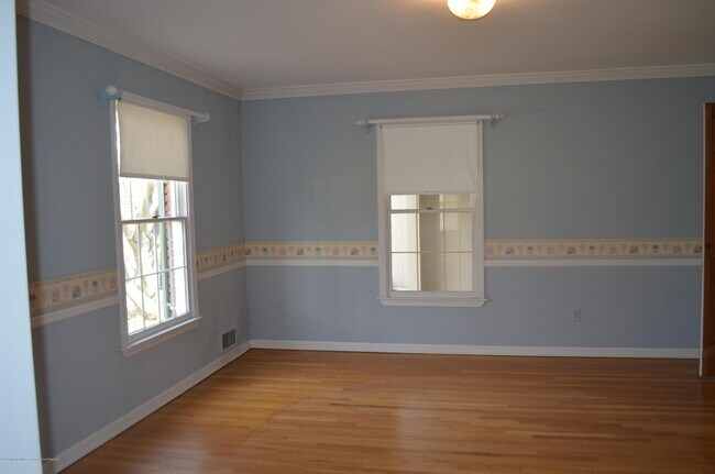 Foto del edificio - 250 Newman Springs Rd