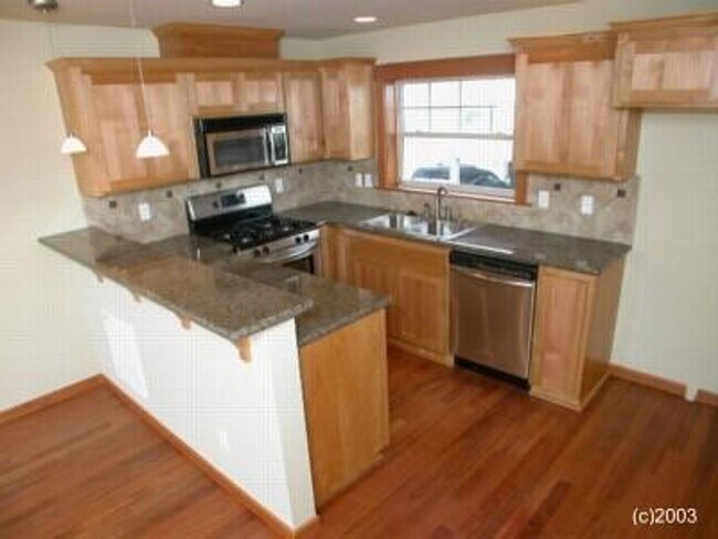 Building Photo - Ballard/Greenwood Townhouse