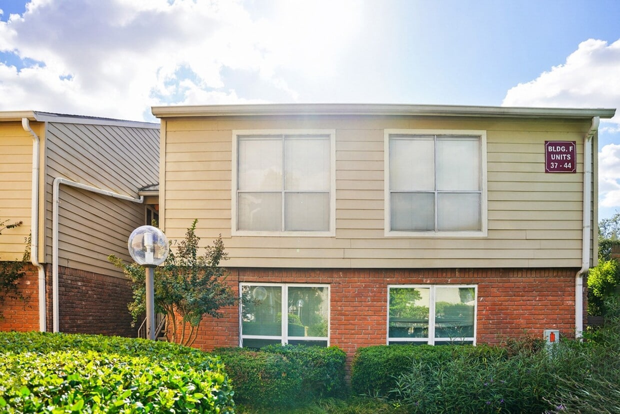 Foto principal - 5005 Georgi Ln