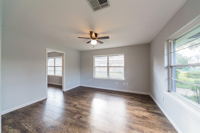 Building Photo - 3627 Tartan Ln