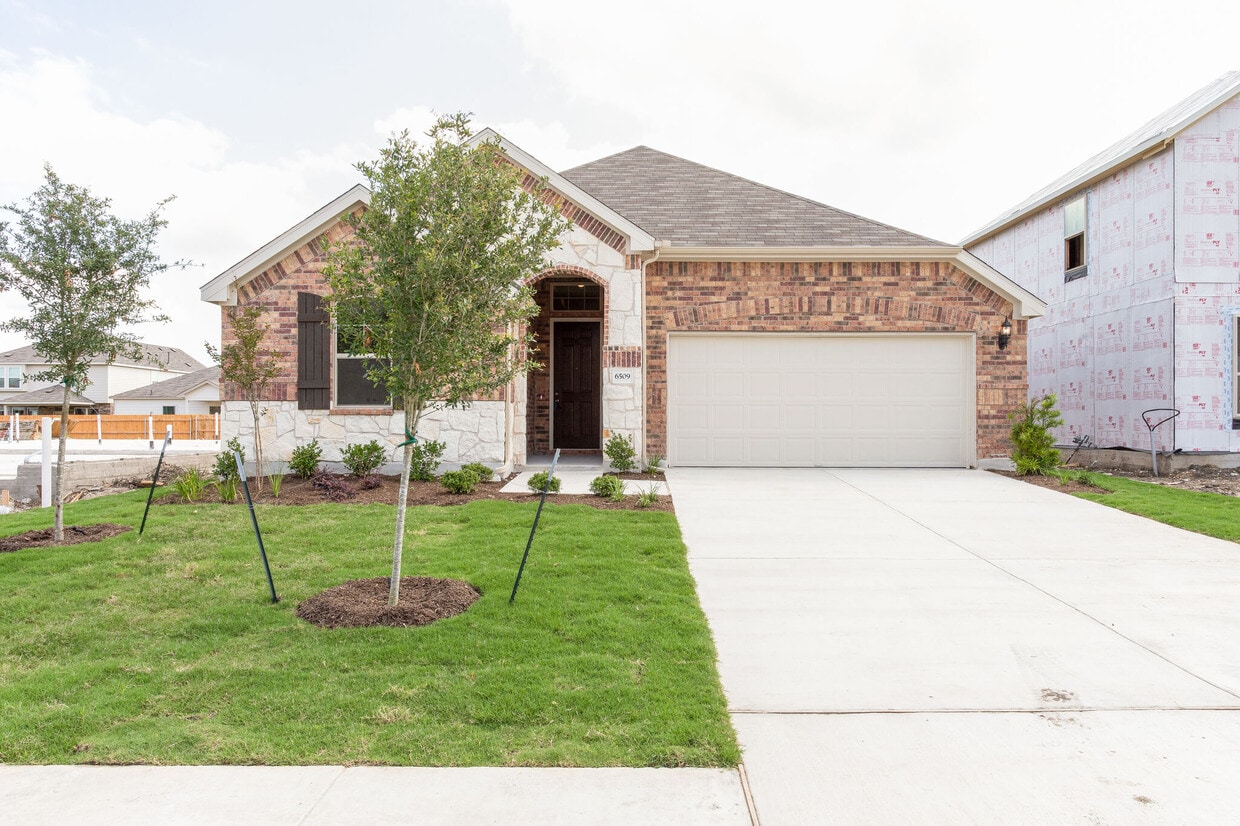 Foto del edificio - 6509 Golden Bough Ln