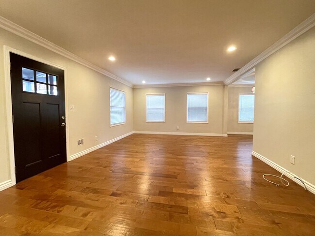 Foto del edificio - Stunning Mission Hills Home!