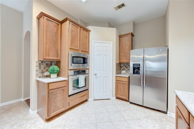 Building Photo - 5806 Cedar Field Way