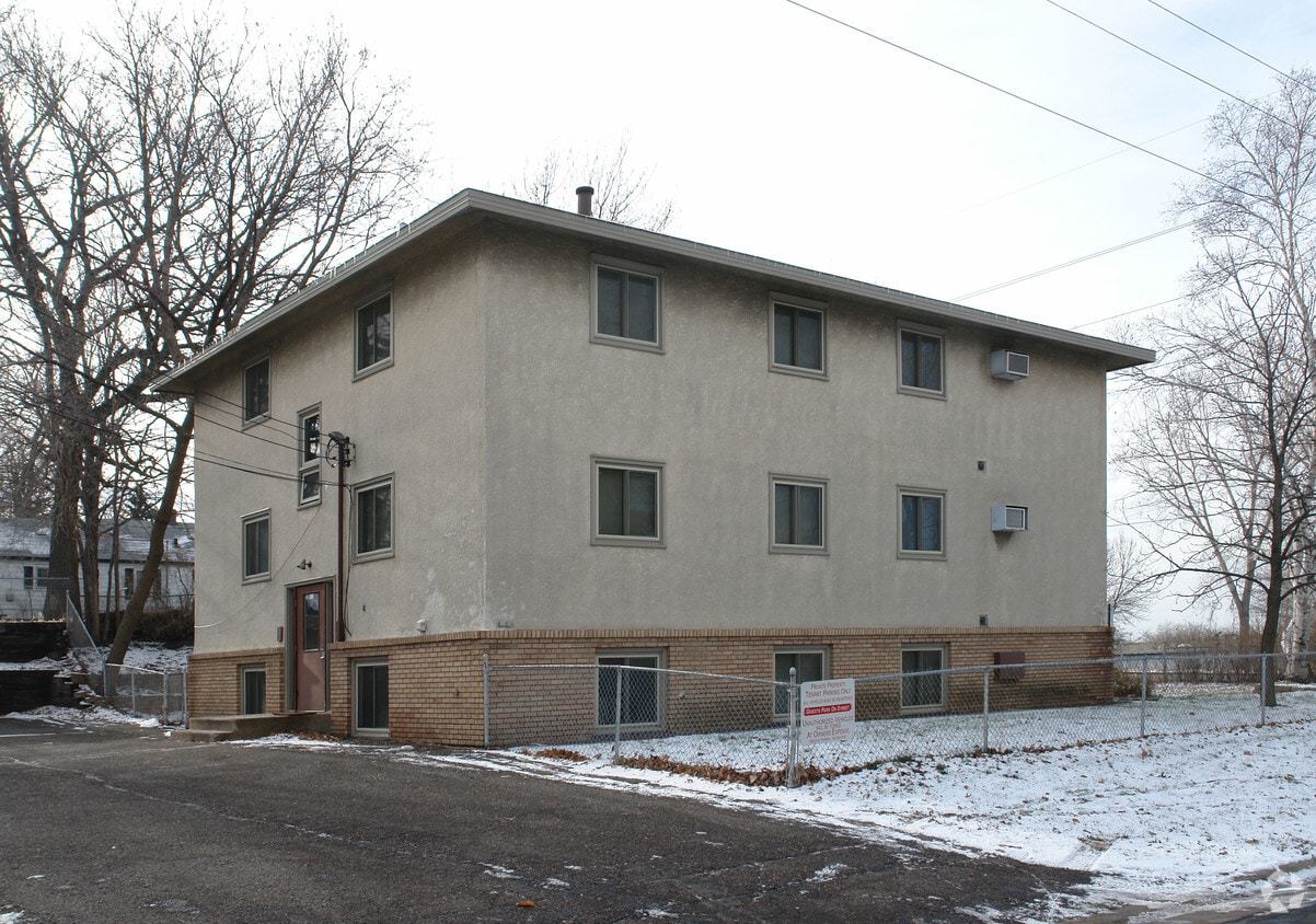 Building Photo - 4255 Main St NE