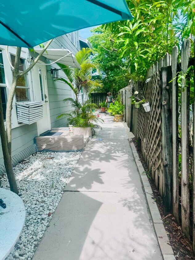 Foto principal - 204 S M St