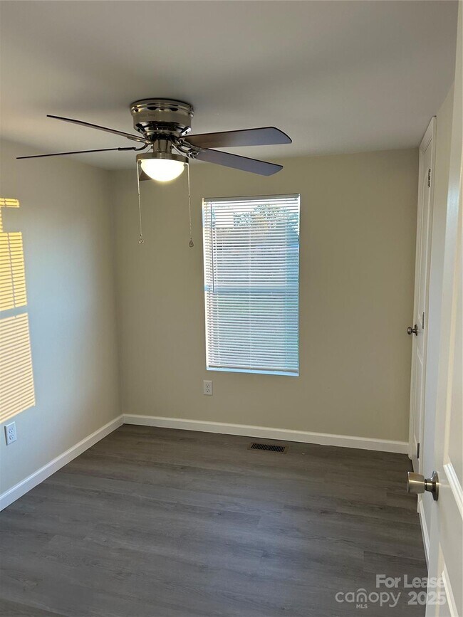 Foto del edificio - 137 Gatewood Dr