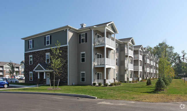 Building Photo - The Legends at North Ponds