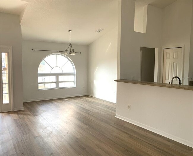 Foto del edificio - 12516 Willmington Blvd