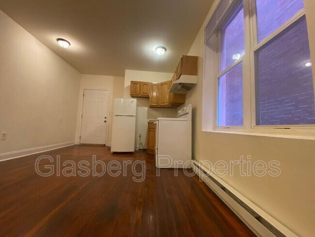 Building Photo - 1722 Memorial Ave