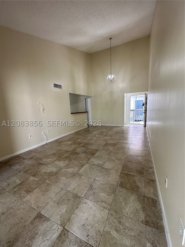 Building Photo - 9435 Fontainebleau Blvd