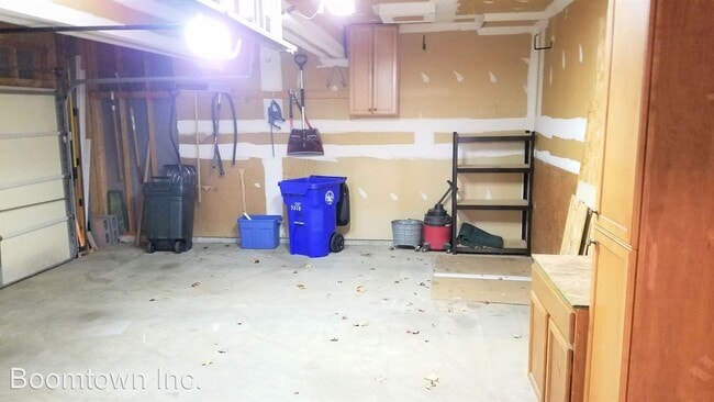 Building Photo - 4 br, 3.5 bath House - 9516 Bridgewater Co...
