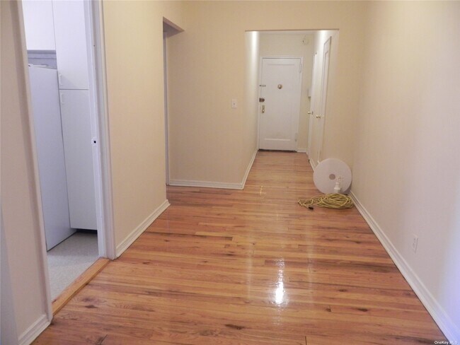 Foto del edificio - 23 Schenck Ave