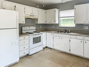 Building Photo - 807 Clydeton Rd