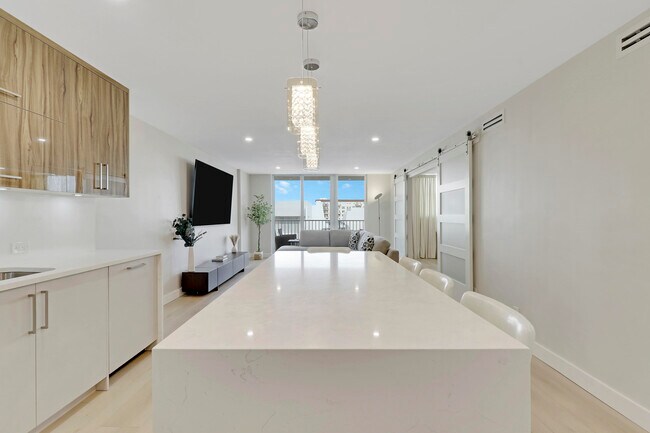 Foto del edificio - 3540 S Ocean Blvd