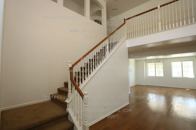 Building Photo - Upgraded 5 Bedroom / 3 Bathroom house in a...